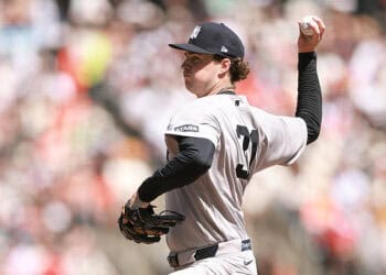 SAN FRANCISCO, CALIFORNIA - 27 DE MARZO: Cam Schlittler #31 de los Yankees de Nueva York lanza contra los San Francisco Giants en la primera entrada en Oracle Park el 27 de marzo de 2026 en San Francisco, California. (Foto de Ezra Shaw/Getty Images)