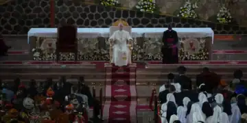 El papa León XIV en la catedral de San José en Bamenda, Camerún, el jueves. Un violento movimiento secesionista centrado en la zona ha dividido el país durante la última década.