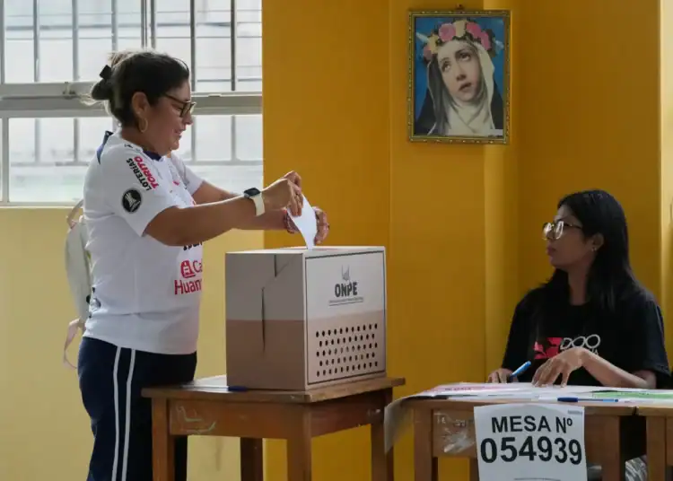 López Aliaga Y Fujimori Lideran