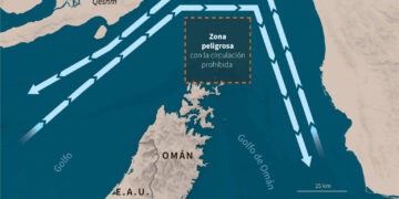 Mapa que muestra las dos rutas marítimas alternativas impuestas por la Armada de los Guardianes de la Revolución iraníes, citando la posibilidad de "minas" en la ruta habitual del Estrecho de Ormuz (Infografía de Valentina BRESCHI y Sylvie HUSSON / AFP)