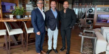 Alex Fiz, presidente de Aimbridge; Patricio del Portillo, VP Real Estate; y Nathanael Pere z, Asset Manager de Noval.