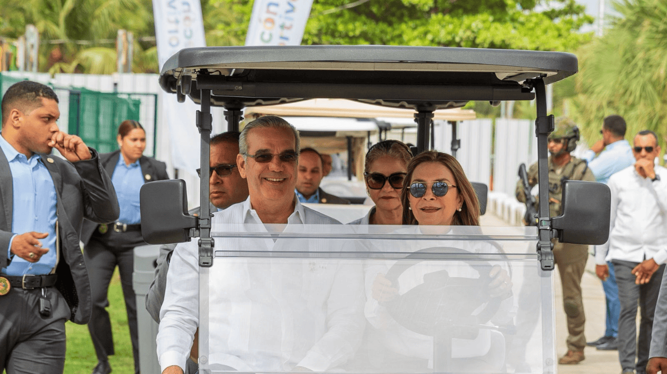 Abinader y Carolina Inauguran Malecón Deportivo