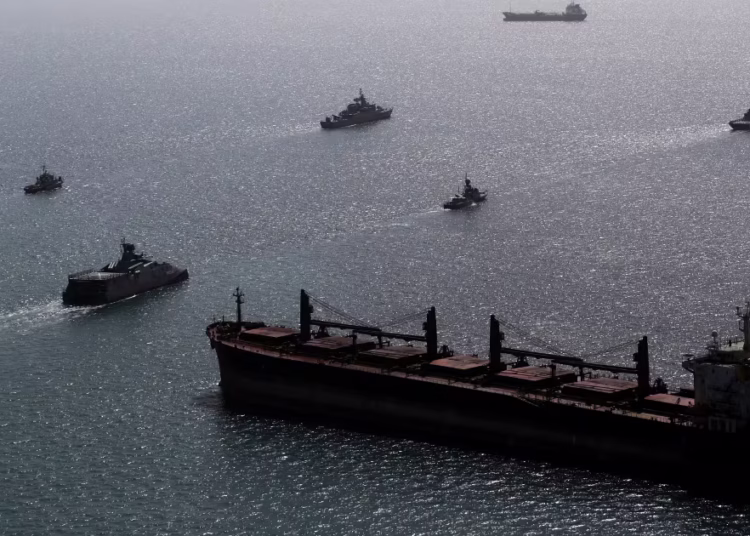 Algunos barcos internacionales han cruzado el estrecho de Ormuz.