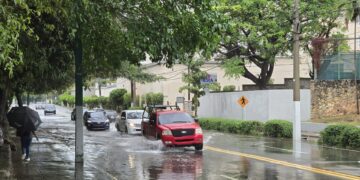 Inundación en la Av. Anacaona por Vaguada de Abril 2026