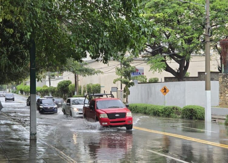 Inundación en la Av. Anacaona por Vaguada de Abril 2026