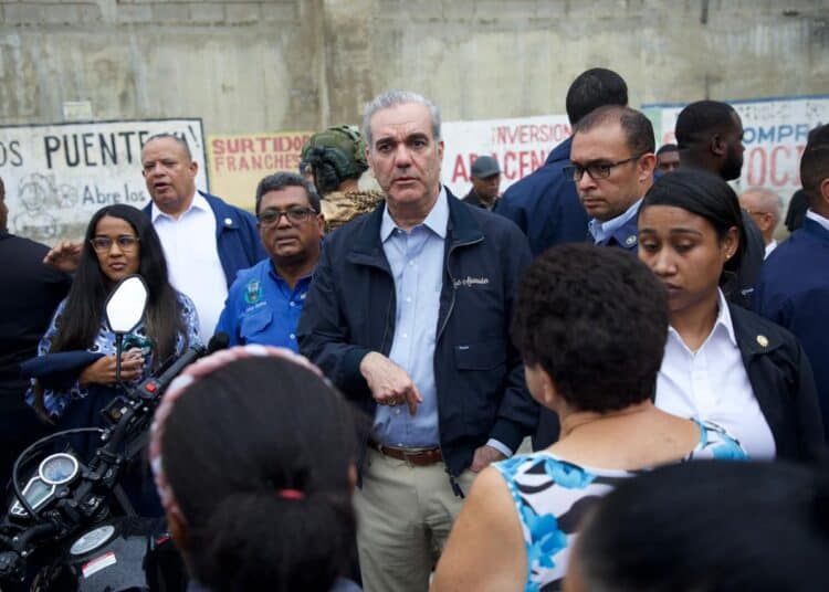 Luis Abinader recorre Nuevo Amanecer