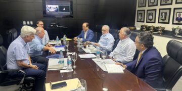 Reunión sobre daños en el estadio Quisqueya