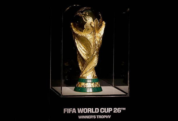 Una vista de la réplica de la Copa del Mundo durante la inauguración de la cuenta regresiva para la Copa Mundial de 2026 en México, Estados Unidos y Canadá, el 11 de junio de 2025. (Foto de Gerardo Vieyra/NurPhoto vía Getty Images)