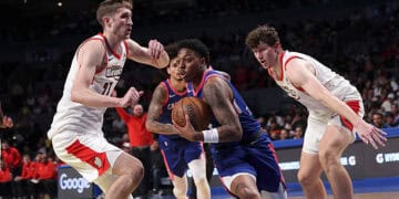 CIUDAD DE MÉXICO, MÉXICO - 1 DE ABRIL: Wade Taylor IV #4 de los Capitanes de la Ciudad de México maneja la pelota durante el partido contra el Rip City Remix durante los Cuartos de Final de los Playoffs de la Liga G 2026 el 1 de abril de 2026 en el Arena Ciudad de México en la Ciudad de México, México. NOTA PARA EL USUARIO: El usuario reconoce y acepta expresamente que, al descargar y/o usar esta fotografía, el usuario acepta los términos y condiciones del Acuerdo de licencia de Getty Images. Aviso obligatorio de derechos de autor: Copyright 2026 NBAE (Foto de Pablo Lomelin/NBAE a través de Getty Images)