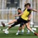 MADRID, ESPAÑA - 18 DE ABRIL: Kylian Mbappe y Federico Valverde del Real Madrid están entrenando en Ciudad Real Madrid el 18 de abril de 2026 en Madrid, España. (Foto de David S. Bustamante/Real Madrid vía Getty Images)