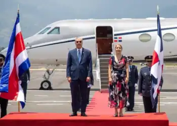 El presidente de la República Dominicana, Luis Abinader, arribó este jueves a las 11:05 de la mañana (hora local) al Aeropuerto Internacional Juan Santamaría, en San José, Costa Rica