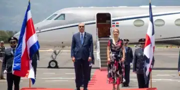 El presidente de la República Dominicana, Luis Abinader, arribó este jueves a las 11:05 de la mañana (hora local) al Aeropuerto Internacional Juan Santamaría, en San José, Costa Rica