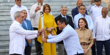 Abinader recibe antorcha de los JCC XXV