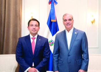 Abinader recibe visita del presidente ejecutivo de Scotiabank