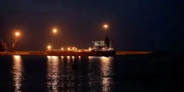 El petrolero Callisto está anclado en Port Sultan Qaboos