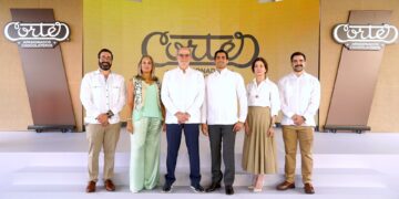 Foto Principal 0936- Ignacio J. Cortés Shehab, Elaine Shehab de Cortés, Ignacio Cortés Gelpí, Eduardo Cortés Shehab, Dorilín Cortés Gelpí y Carlos Cortés Shehab