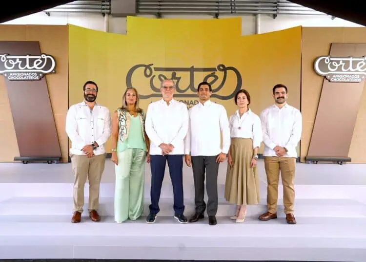 Foto Principal 0936- Ignacio J. Cortés Shehab, Elaine Shehab de Cortés, Ignacio Cortés Gelpí, Eduardo Cortés Shehab, Dorilín Cortés Gelpí y Carlos Cortés Shehab