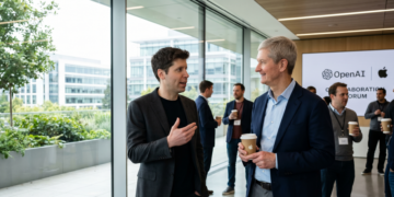 CEOs de Apple y Open AI hablando (Imagen ilustrativa)