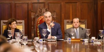 Presidente Luis Abinader durante una reunión del Consejo de Gobierno en el Palacio Nacional
