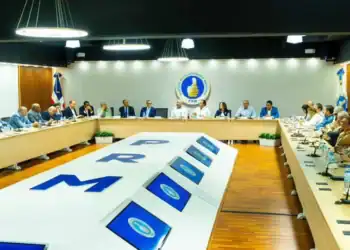 La Dirección Ejecutiva de PRM reunidos en su casa nacional
