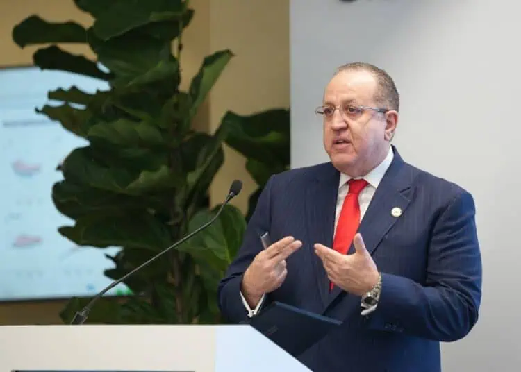 Magín Díaz Ministro de Hacienda y Economía participa en dialogo con la AIRD 2026