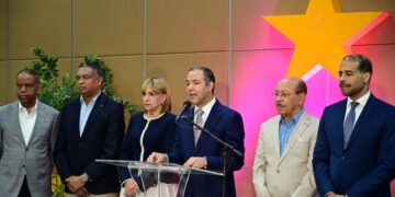 Rueda de prensa encabezada por el secretario general del PLD, Johnny Pujols.