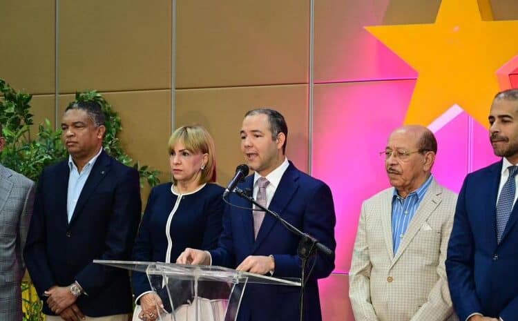 Rueda de prensa encabezada por el secretario general del PLD, Johnny Pujols.