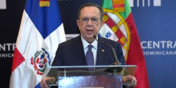 Gobernador de Banco Central Hector Valdez Albizu