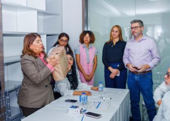 Apertura de sobre A de la oferta para la construcción y diseño de la Autopista del Ámbar