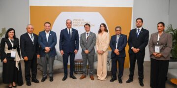 Luis Abinader y Yayo Sanz Lovaton en reunión con DP World