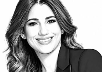 Una mujer sonriente en blanco y negro