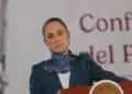 Claudia Sheinbaum, presidenta de México, analiza el informe de seguridad nacional de abril durante una conferencia de prensa en el Palacio Nacional de la Ciudad de México, México, el 12 de mayo de 2026. (Foto de Solrac Santiago/NurPhoto vía Getty Images)
