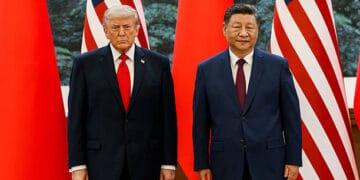 BEIJING, CHINA - 14 DE MAYO: (----SOLO USO EDITORIAL - CRÉDITO OBLIGATORIO - 'CASA BLANCA A TRAVÉS DE X / FOLLETO' - SIN MARKETING SIN CAMPAÑAS PUBLICITARIAS - DISTRIBUIDO COMO SERVICIO A LOS CLIENTES----) El presidente estadounidense Donald Trump se reúne con el presidente chino Xi Jinping en Beijing, China el 14 de mayo de 2026. (Foto de la Casa Blanca a través de X/Anadolu a través de Getty Images)