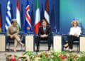 (Ir-R) La Secretaria de Relaciones Exteriores británica, Yvette Cooper, el Secretario de Estado de los Estados Unidos, Marco Rubio, y la Vicesecretaria General de la OTAN, Radmila Sekerinska Jankovska, asisten a la reunión de Ministros de Relaciones Exteriores de la OTAN en Helsingborg, Suecia, el 22 de mayo de 2026. Los ministros de Relaciones Exteriores de los 32 estados miembros de la OTAN se reunieron en la ciudad sueca para finalizar los preparativos de la próxima Cumbre de Ankara. (Foto de Jonathan Nackstrand / AFP vía Getty Images)