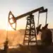 Imagen de maquina extrayendo petróleo