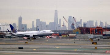United Airlines anunció que restablecerá los vuelos directos entre Houston (Texas) y Caracas, una conexión suspendida desde 2017. (EFE/ ARCHIVO)