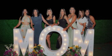 Mujeres posando para una foto