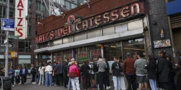Personas haciendo fila en Nueva York