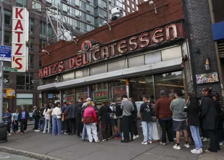 Personas haciendo fila en Nueva York