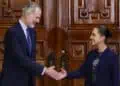 Mexicos' President Claudia Sheinbaum and King Felipe VI of Spain shake hands during a meeting at the Palacio Nacional in Mexico City on June 25, 2026. (Photo by Rodrigo Oropeza / AFP)