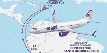 Avion sobre un mapa conectado a República Dominicana con Arajet