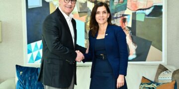 Gonzalo Castillo y embajadora de Estados Unidos en RD, Leah Campos