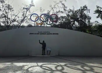 Estatua y medallas olímpicas