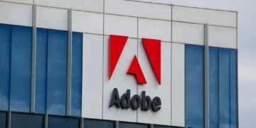 Acciones de Adobe Caen Mientras Wall Street Exige Pruebas del Impacto de la IA