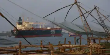 Un buque esperando para en el puerto