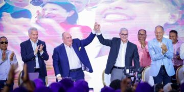 Charlie Mariotti respalda a Gonzalo castillo en un evento