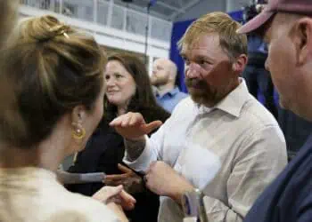 Demócratas Eligen a Polémico Candidato Para la Senaduría de Maine