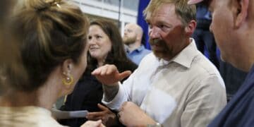 Demócratas Eligen a Polémico Candidato Para la Senaduría de Maine