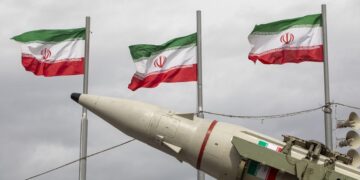 EE.UU. e Irán Intercambian Ataques y Ponen en Riesgo Tregua