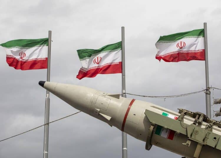 EE.UU. e Irán Intercambian Ataques y Ponen en Riesgo Tregua